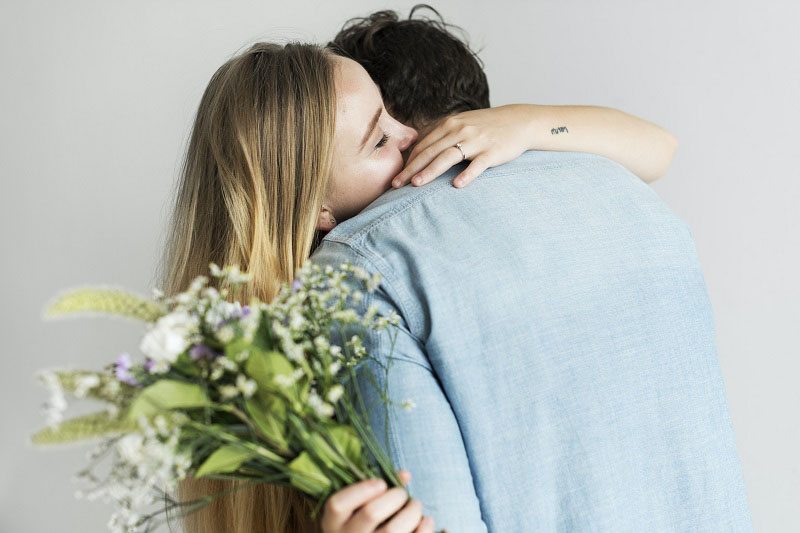 8 Things Happily Married Couples Do For Each Other Without Being Asked
